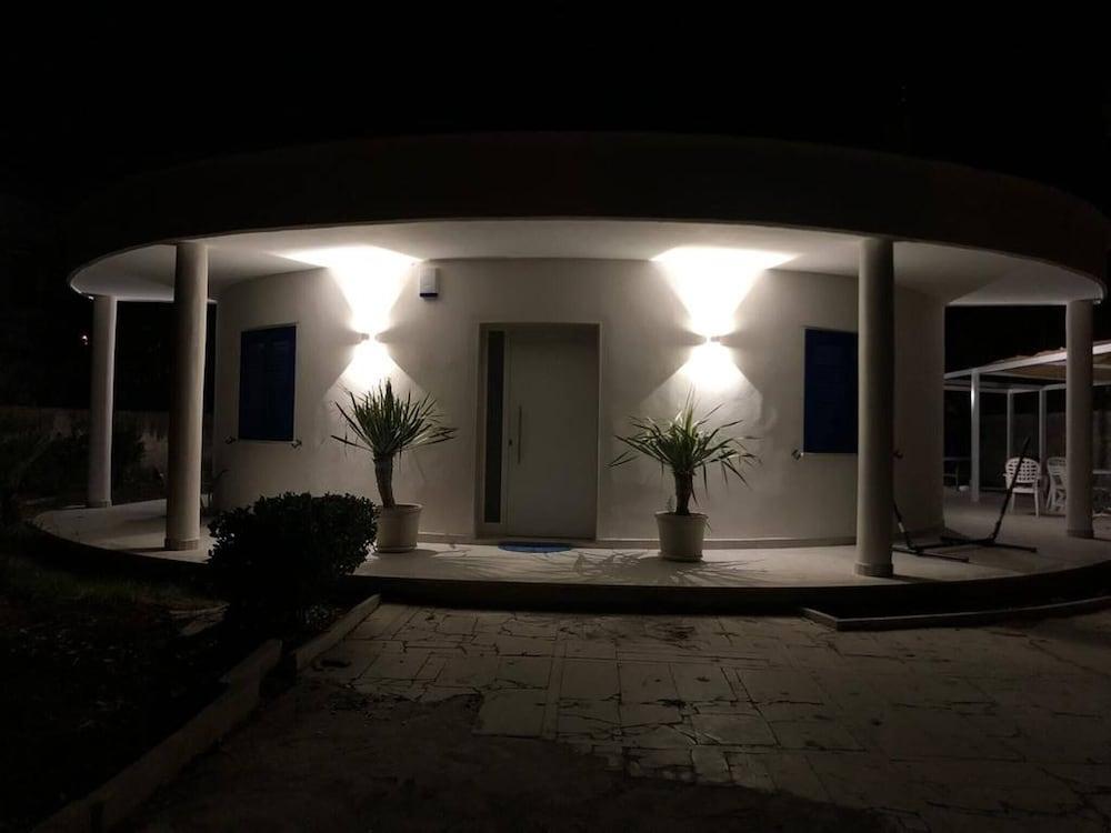 Asparan Villa In Full Relaxing Seafront Exterior