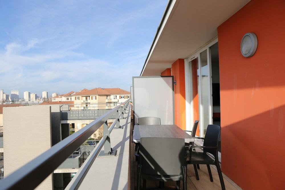 Adonis Paris Sud Exterior