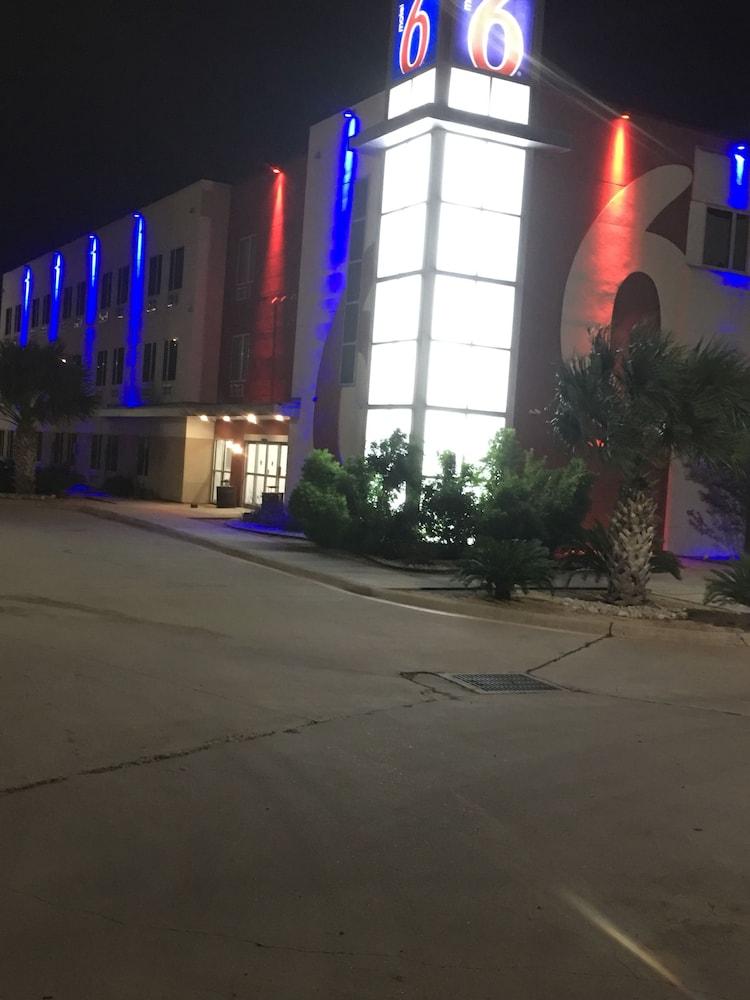 موتل 6 ثري ريفرز، تكساس