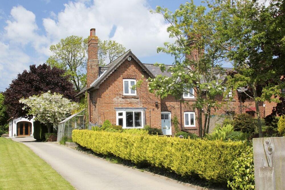 Brush and Boot B&B Exterior