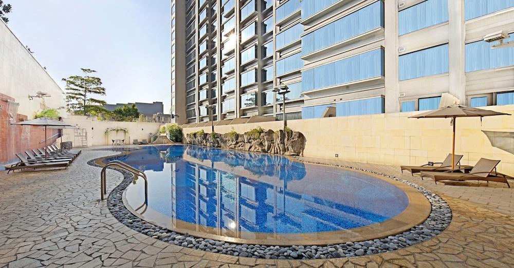 Harbour Plaza 8 Degrees Outdoor Pool