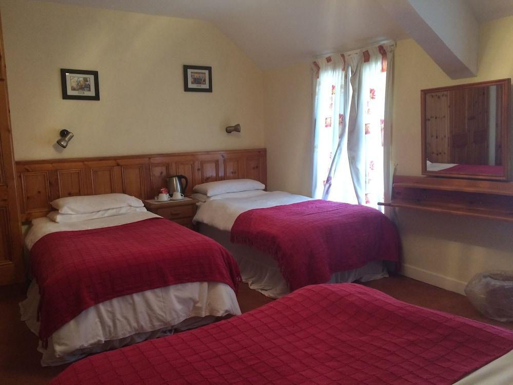 Caseys of Union Hall Room