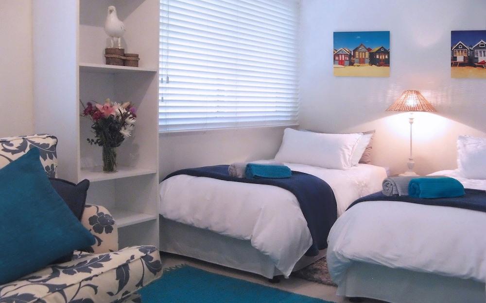 Water's Edge Room
