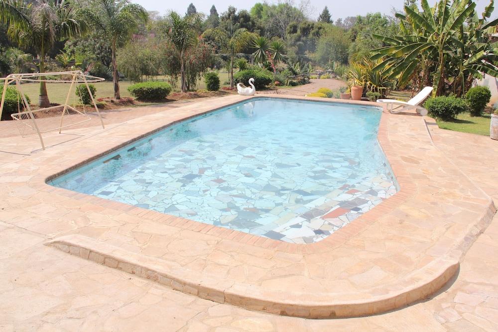 Borrowdale Ground Floor with Poolview Outdoor Pool