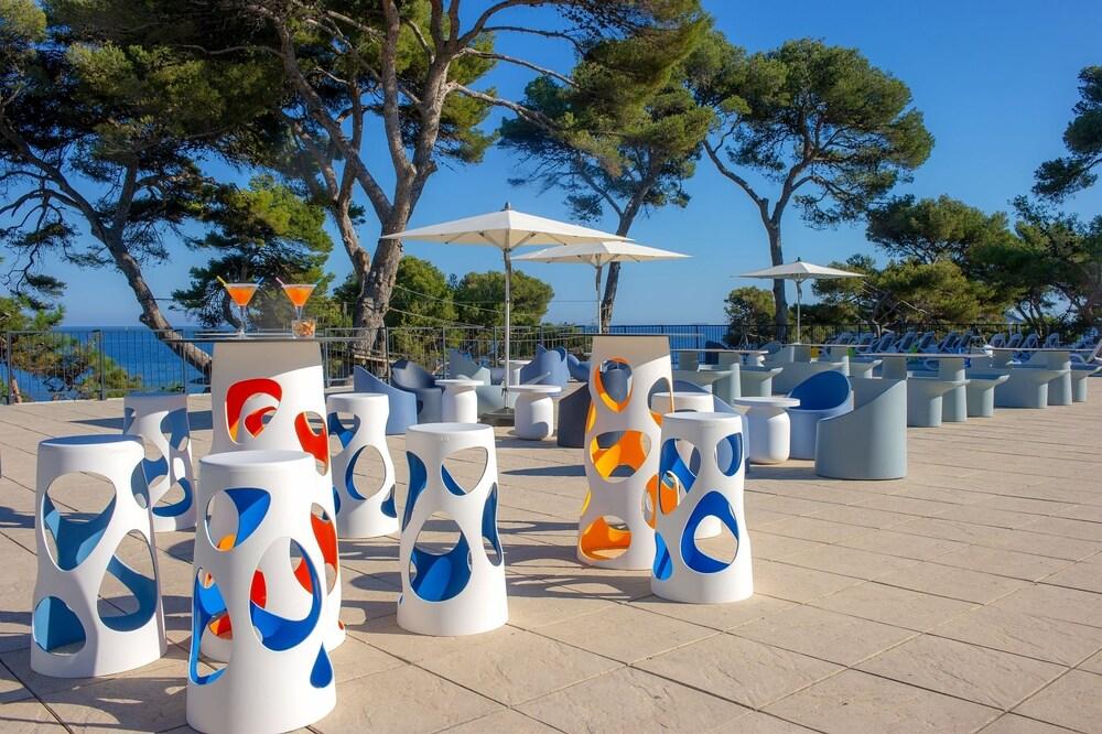 فيلاج كلوب ميلياد كاري لو رويه تفاصيل الفندق من الخارج