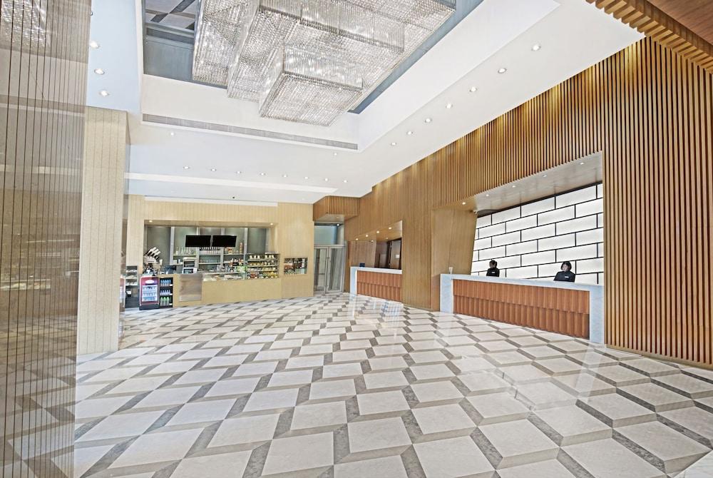 Harbour Plaza 8 Degrees Lobby
