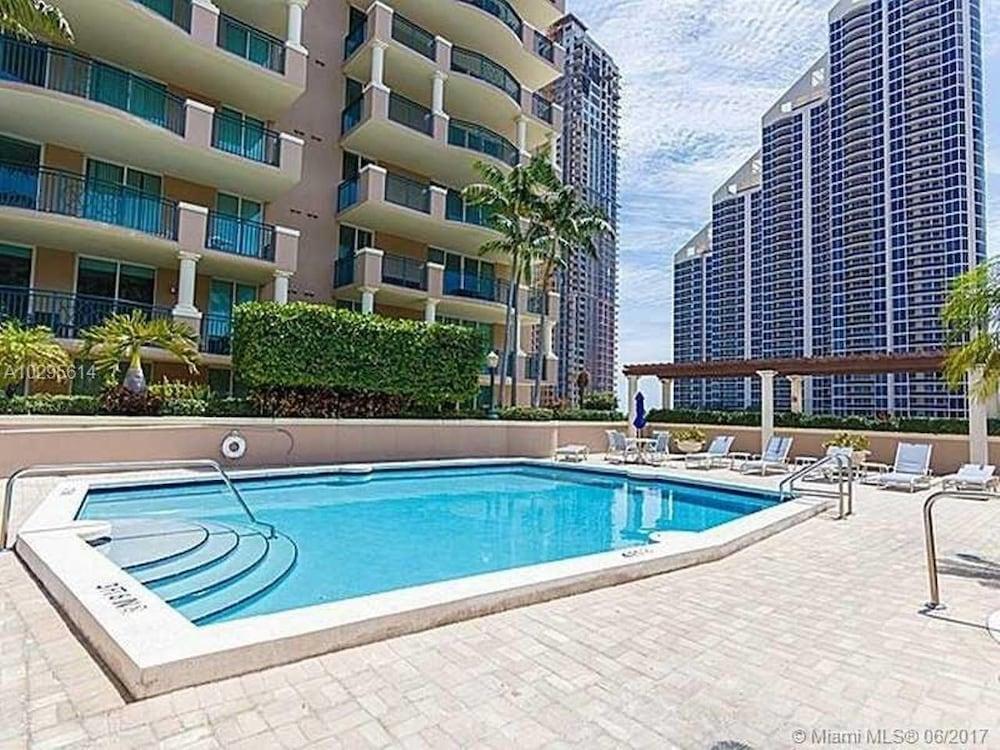 Beautiful Asian Retreat 2bd/2bth Apt. min to Beach Waterslide
