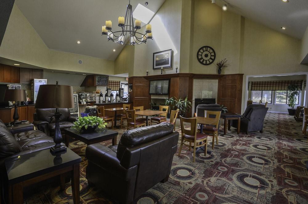 Residences at Daniel Webster Lobby
