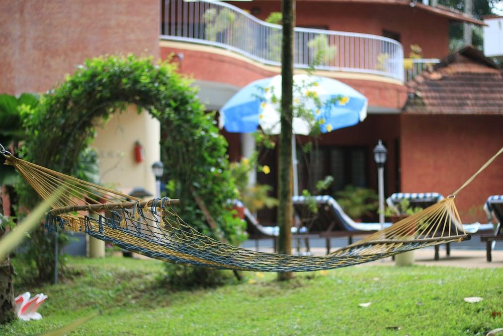 Deshadan Cliff and Beach Resort Property Grounds