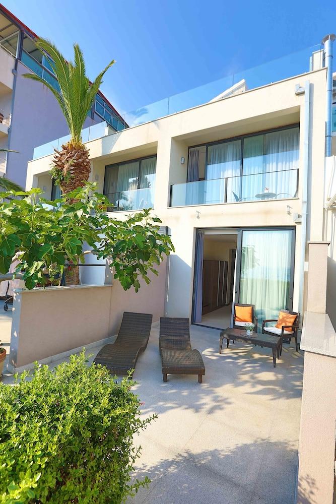 بيتش هوتل سبليت