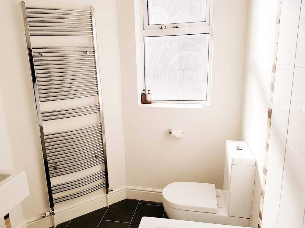 Cogie Abode Bathroom