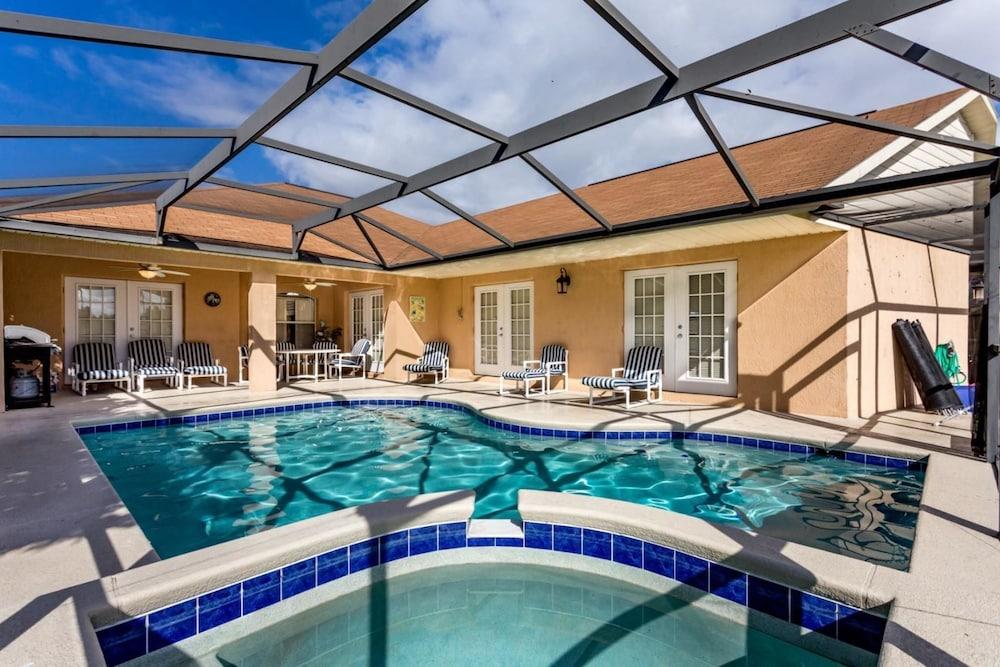 Magnificent 5bed Villa With a South Facing Pool and spa Overlooking Conservation - 269 Room