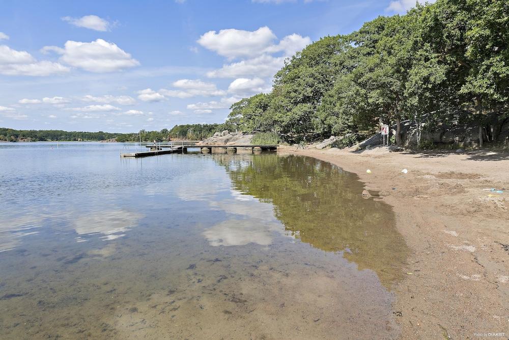 فيرست كامب خونستافيك كارلسكرونا الشاطئ