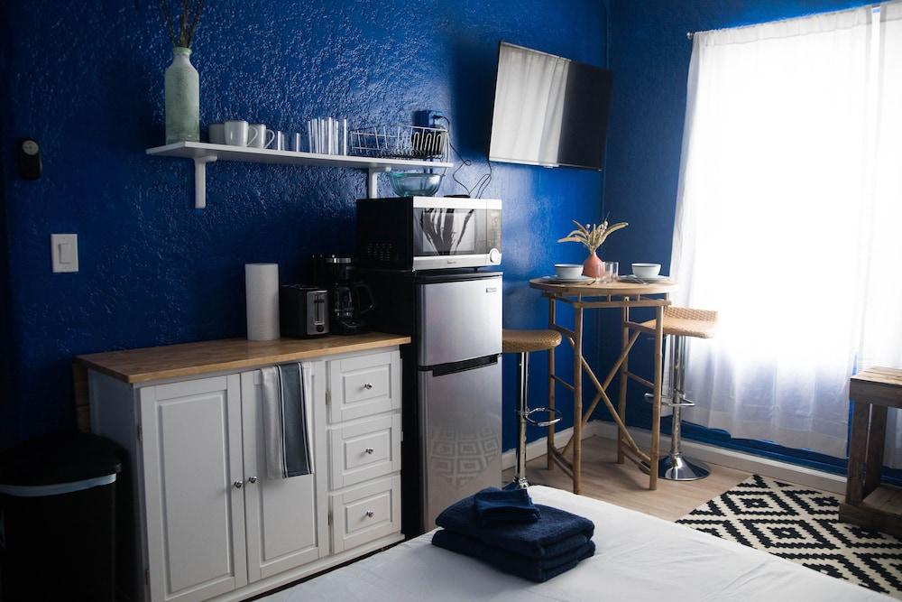 أميزينج ستوديو إن بيفيرلي بوليفارد! سليبس 3! أخرى