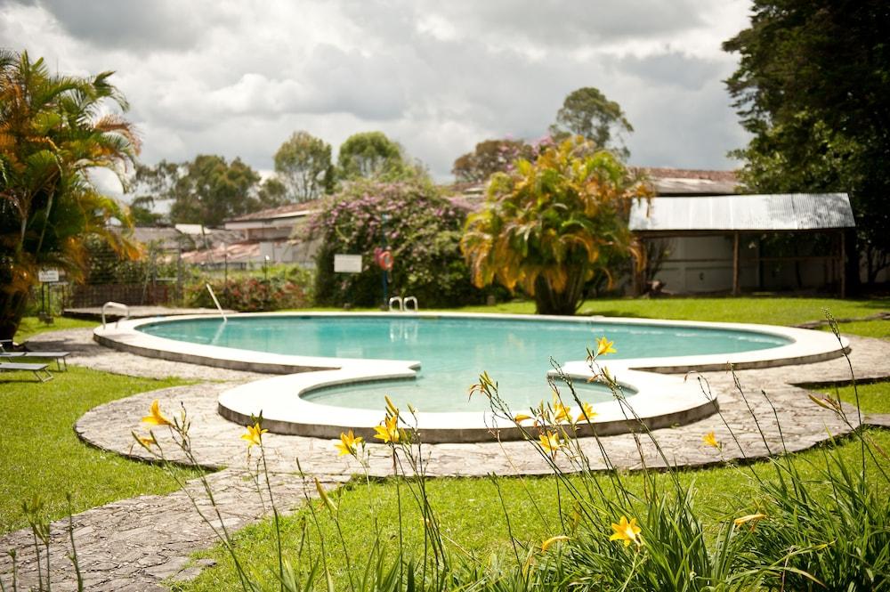 أوتيل دان مونيستريو بوبايان حمام سباحة مكشوف