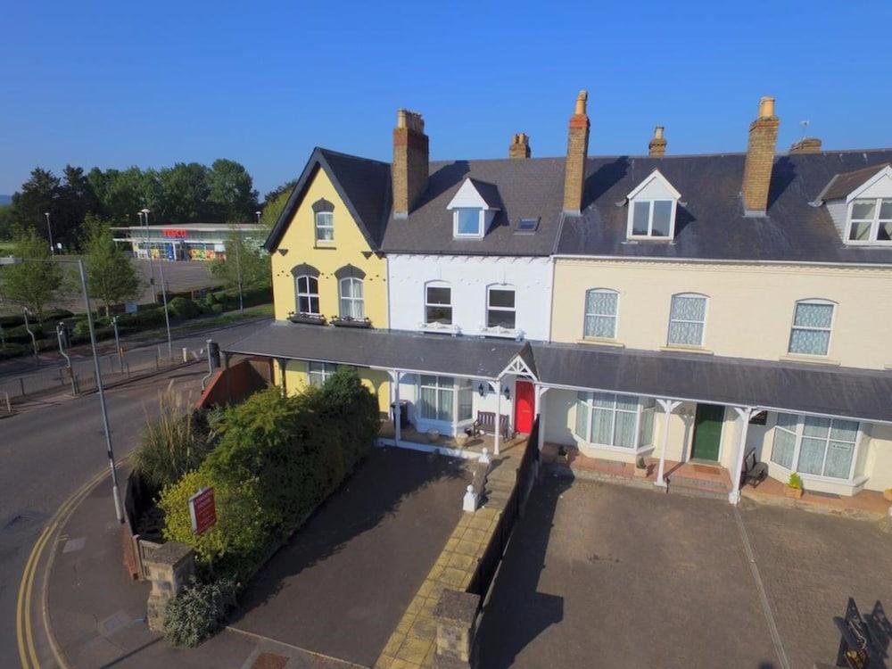 Lowdens Guest House