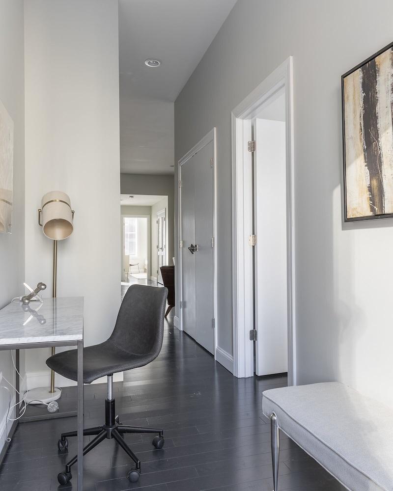 Huge Stylish 3 BR Loft Cobblestone St Next to NYC Room