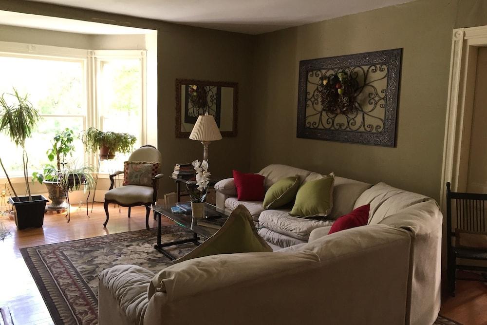 18 فين إن آند كاريدج هاوس داخلي