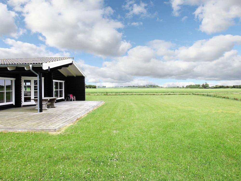 Spacious Holiday Home in Dannemare near Forest Property Grounds