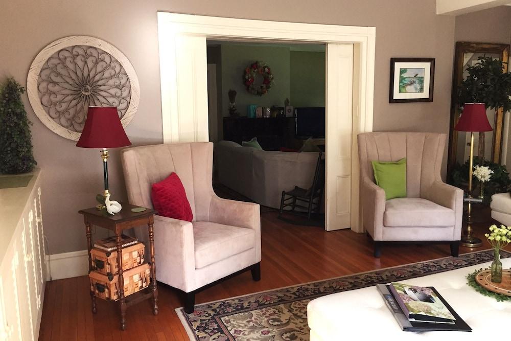 18 فين إن آند كاريدج هاوس داخلي