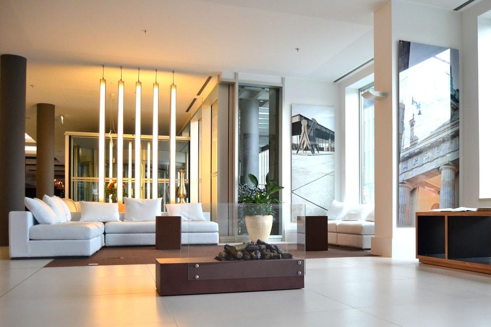 Melia Berlin Lobby