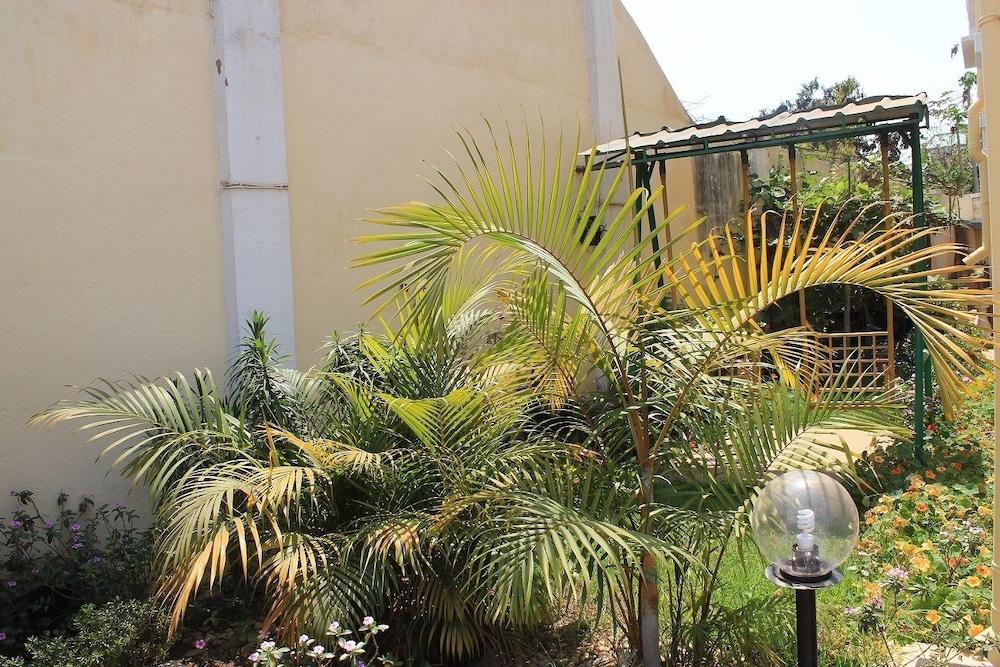 K.méléon Hôtel Property Grounds