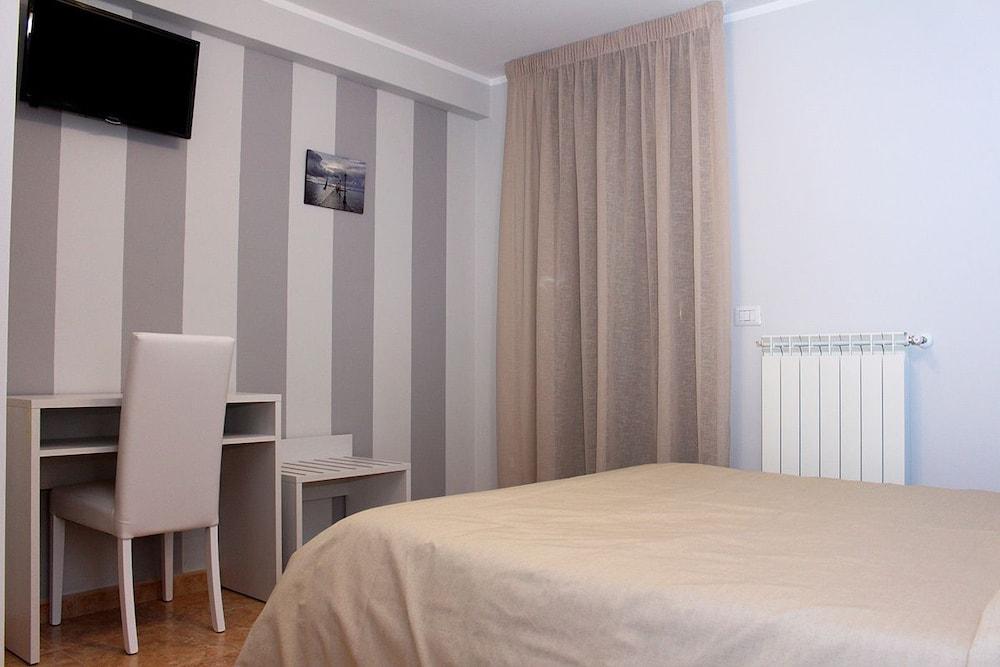 Vico del Salento Room