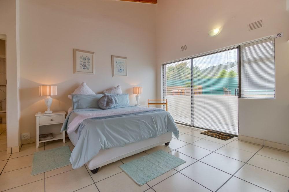 Vue Grande Room