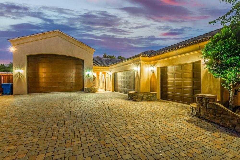 Luxury Home at Red Mountain! Heated Pool, Bocce Court, Firepits! Sleeps 10. Dog Friendly. by RedAwning Exterior