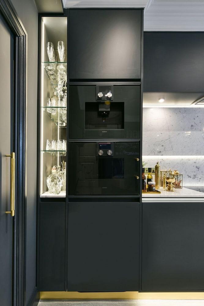 The London Agent Fulham Pied-a-Terre Living Area