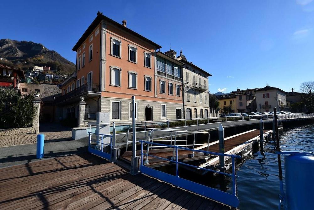 In Riva Al Lago Marone