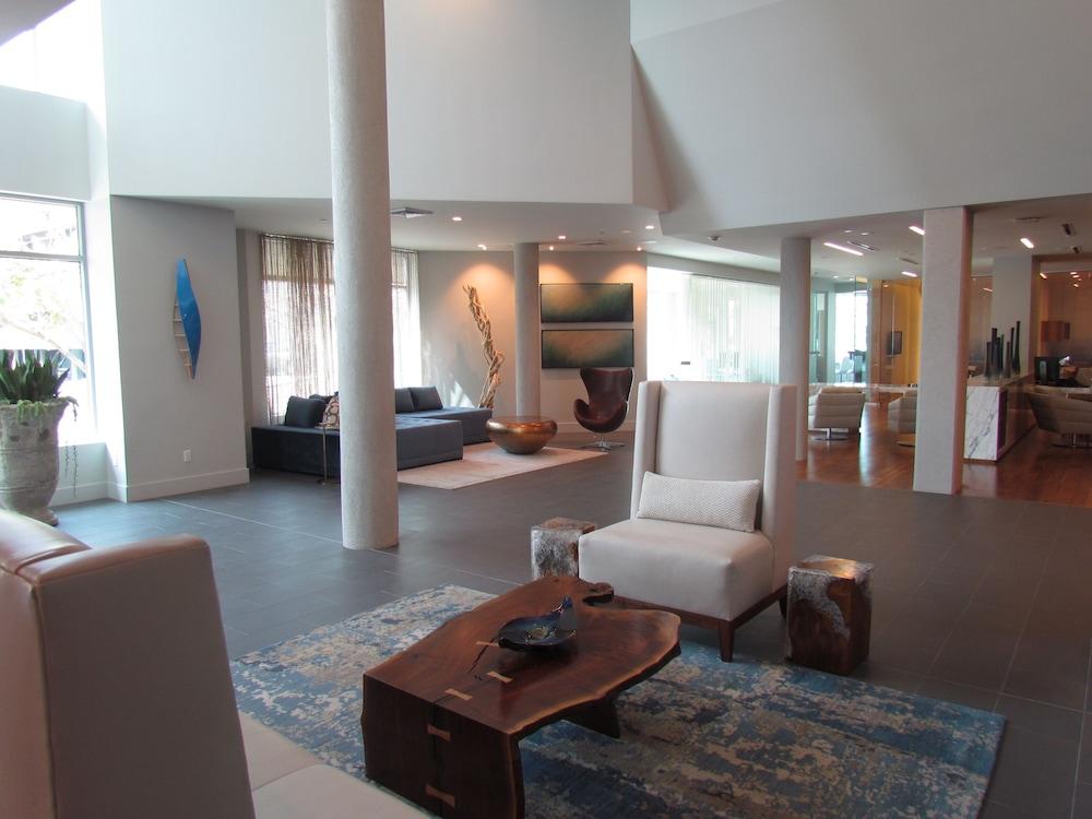 Romantic Studio with Bay View Interior Entrance