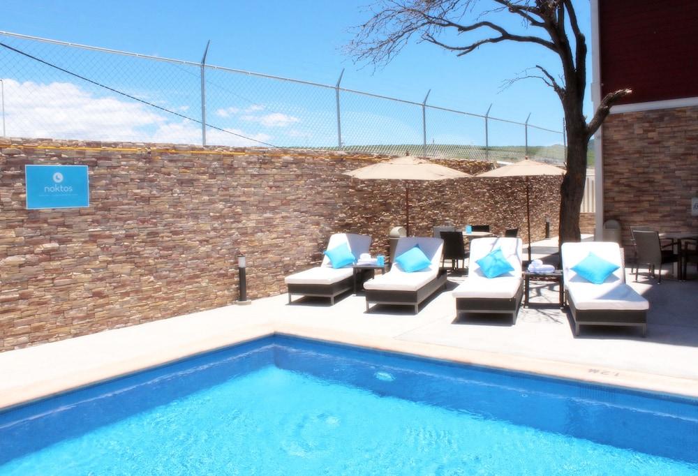 NOKTOS Extended Querétaro Outdoor Pool