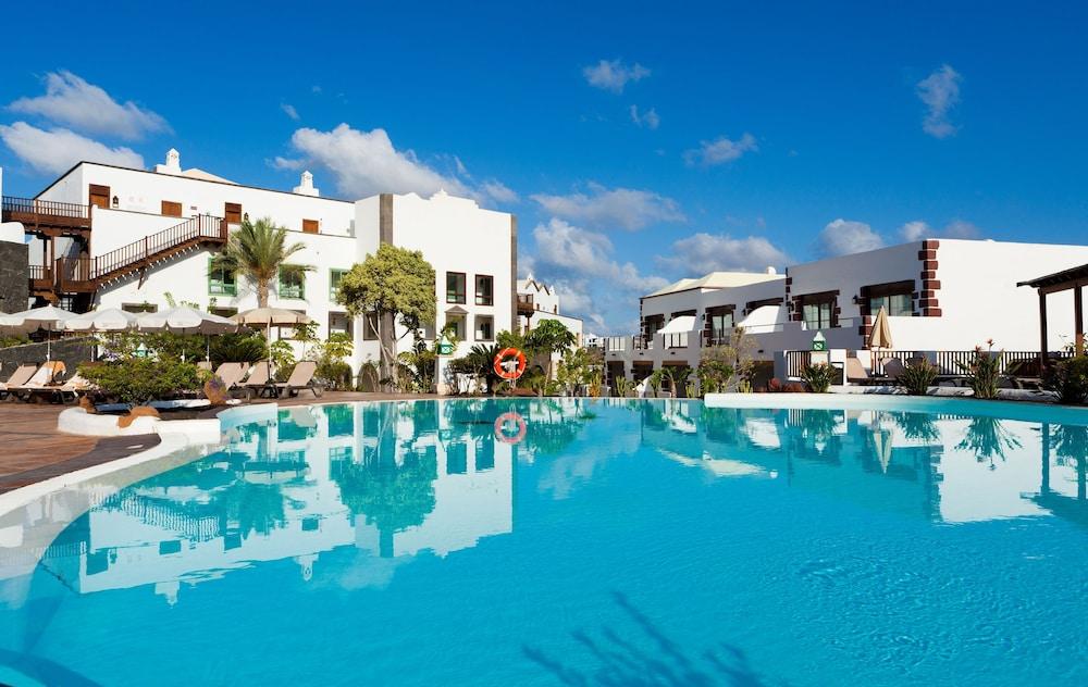 جران كاستيلو تاجورو فاميلي آند فون بلايا بلانكا حمام سباحة مكشوف