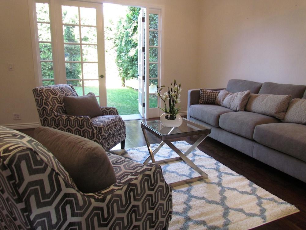 2 Floors House with Pool and Huge Relax Living Area