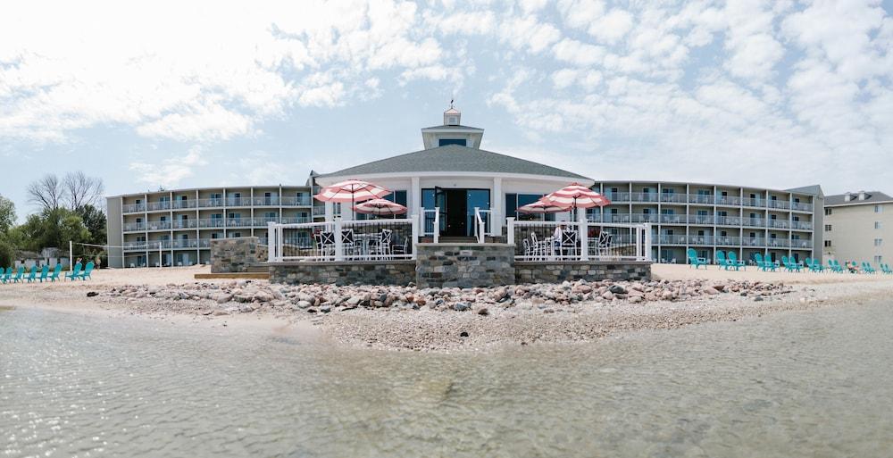Breakers Resort & Beach Bar Exterior