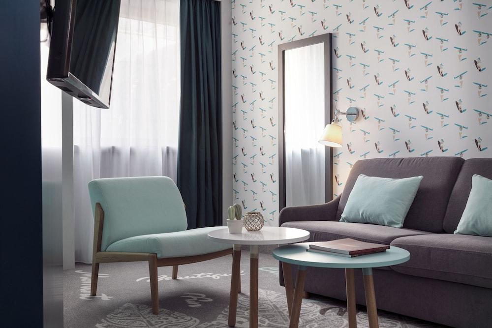 هامتون باي هيلتون باريس كليشي منطقة المعيشة