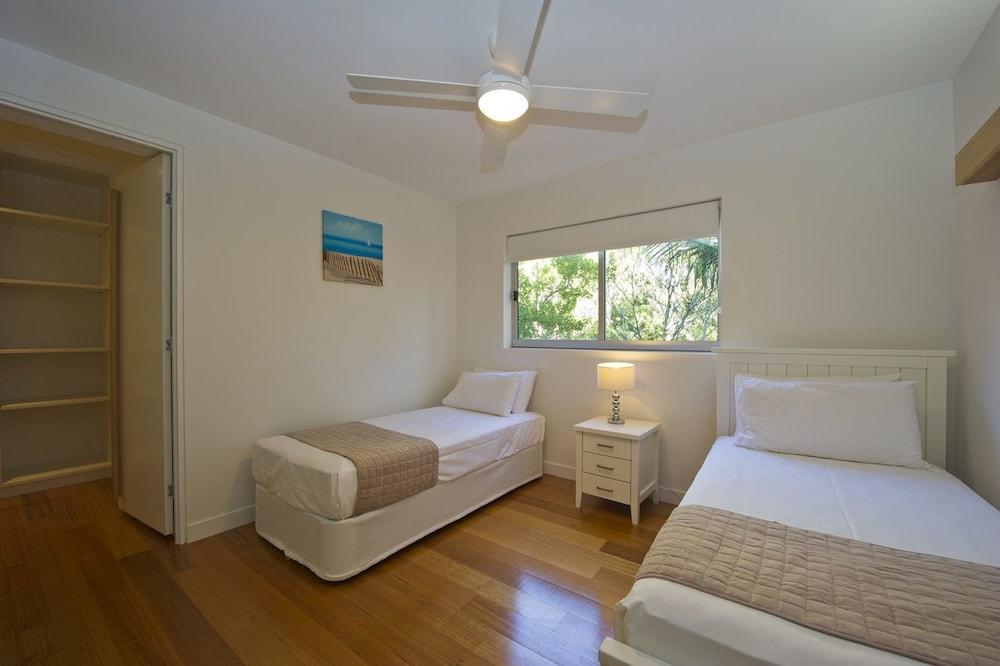 Maggies Beachfront Apt. 8 Room