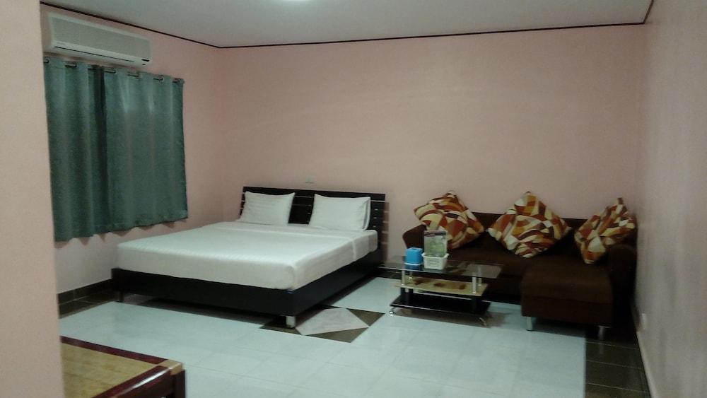 Onanong Resort Room