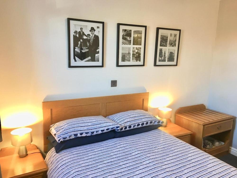 Globe Inn Room