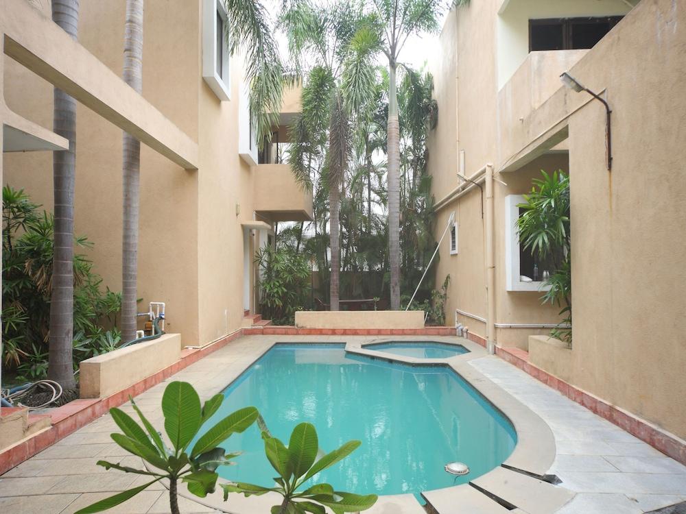 أو واي أو 15517 كاي إم إس هاوس حمام سباحة مكشوف