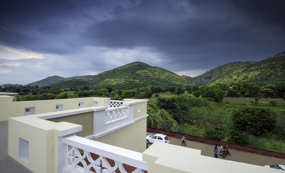 Zade Mount View Exterior
