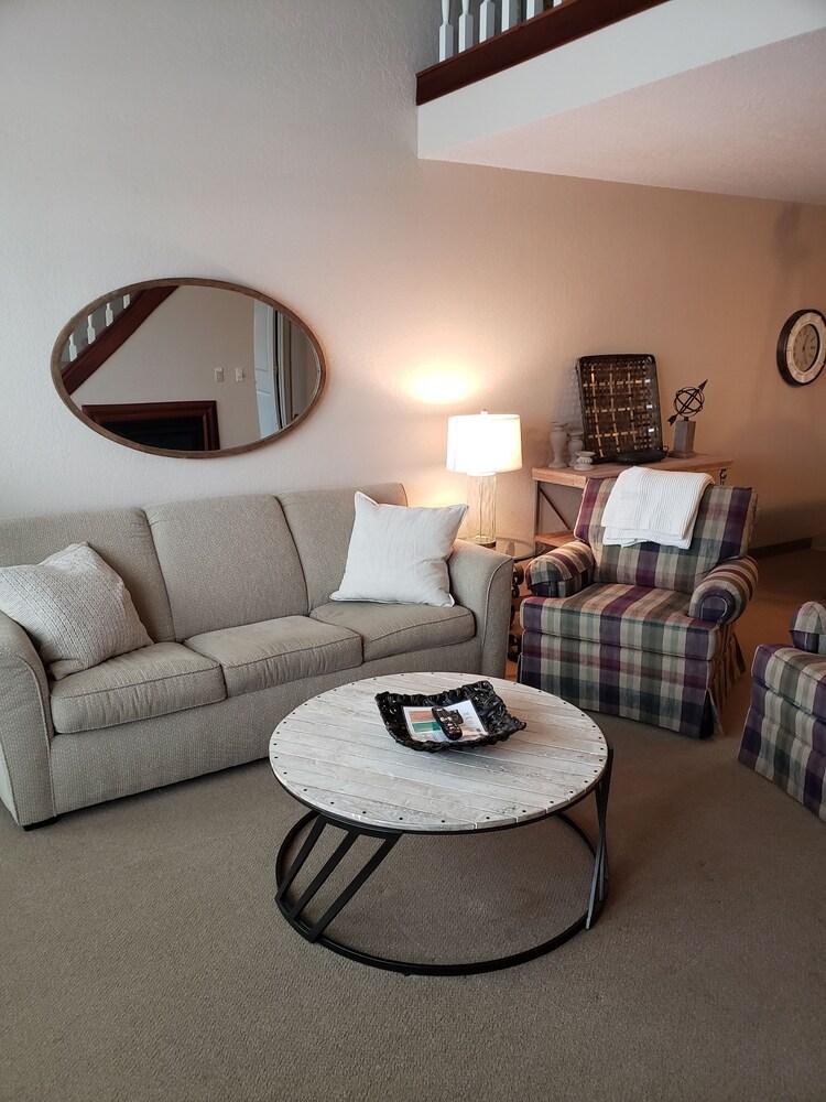 Unit 303 BD/ 2 BA Room