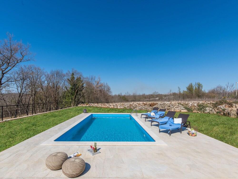 Beautiful Stone House With Large Garden and Private Pool Waterslide