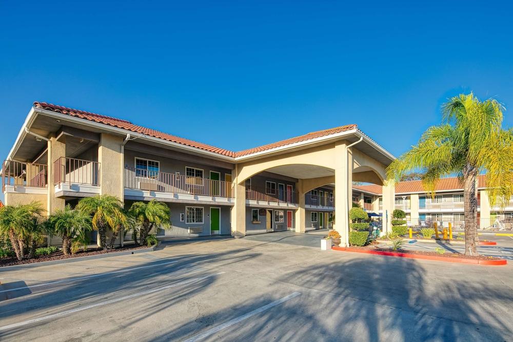 Signature Temecula Exterior