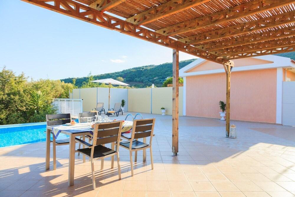 Villa Cherry Large Private Pool Walk to Beach Sea Views A C Wifi Car Not Required - 2180 Room