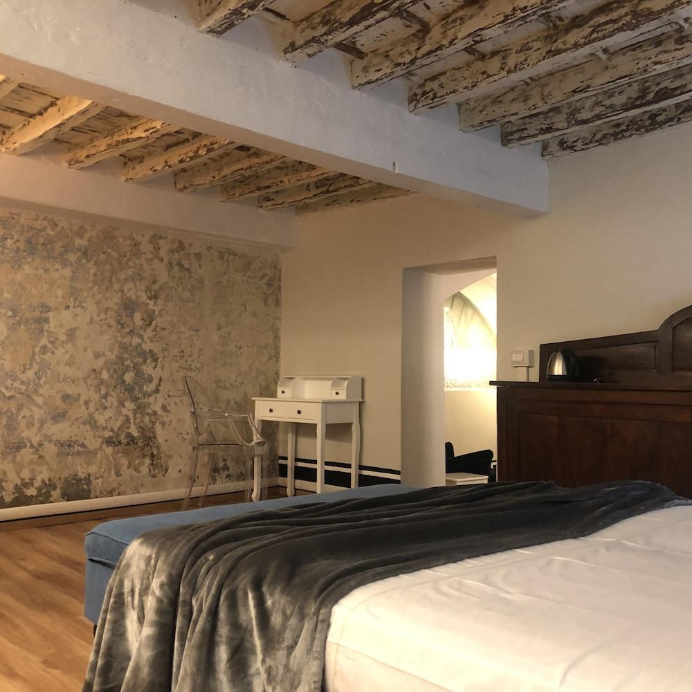 Vecchietti Mezzanino Room