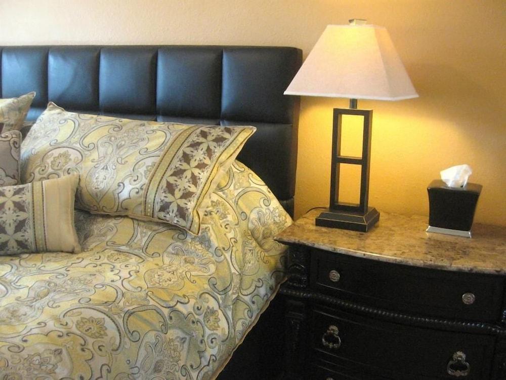 Los Alamos Flats Room