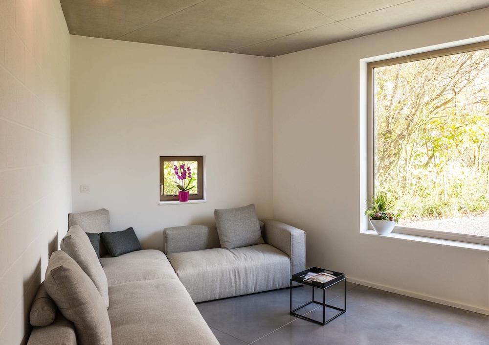 Dimensions M Interior Detail