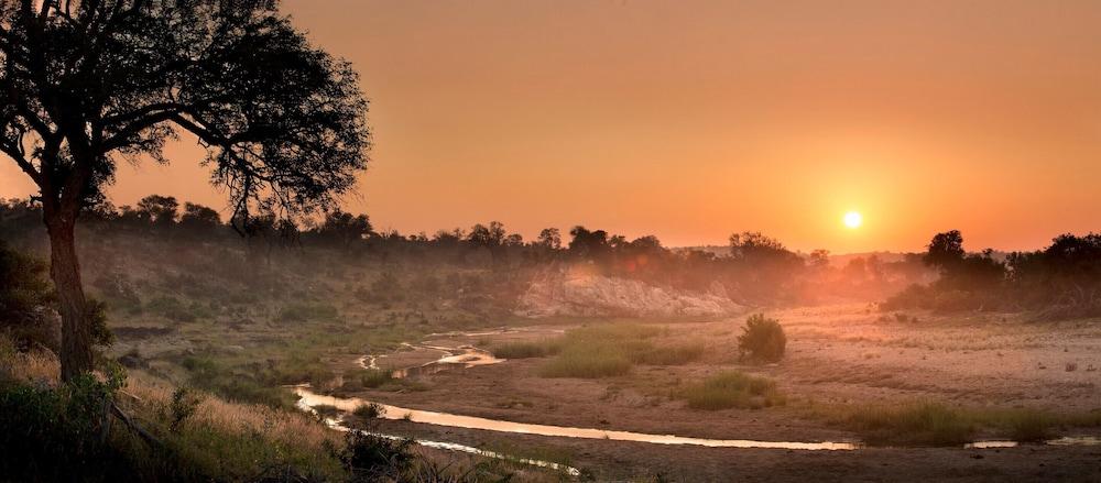 Makumu Private Game Lodge Property Grounds